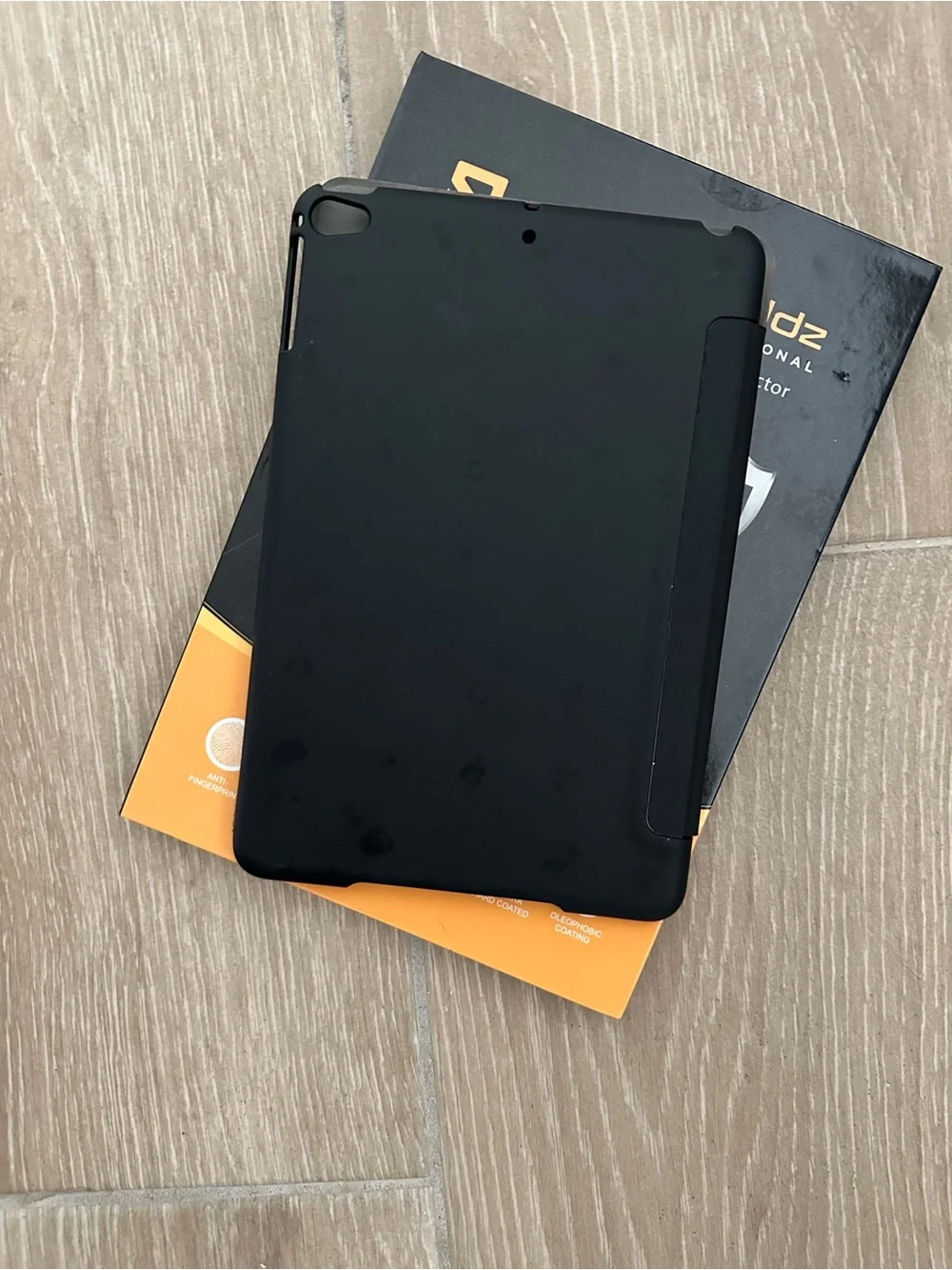iPad 4 mini black case and single screen protector